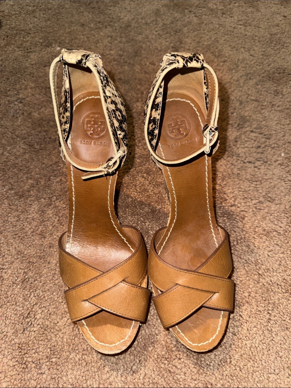 Tory Burch Women’s Brown Livia Snake Skin Wedges Size 9 1/2 - Picture 2 of 7